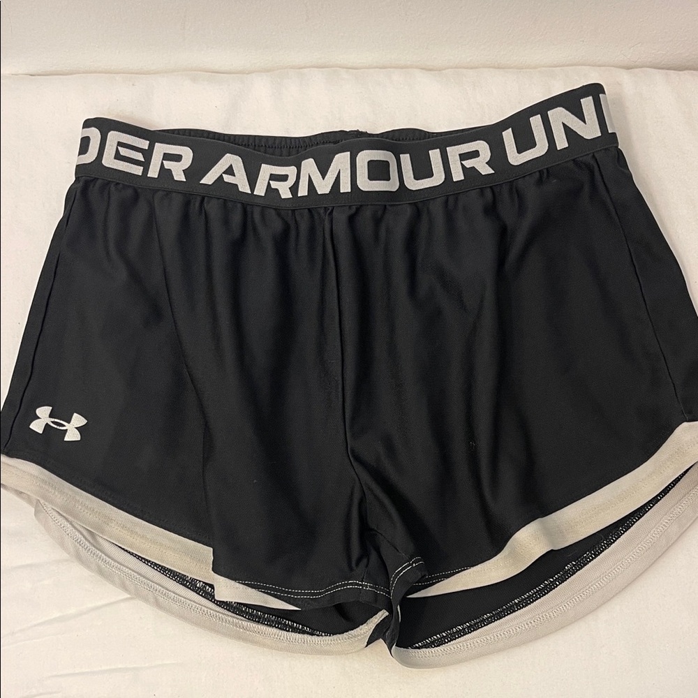 Under Armour Black and White Athletic Shorts Size Large